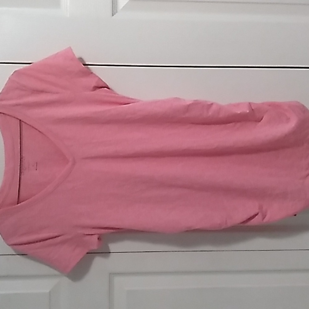 Maternity v neck tshirt size small
